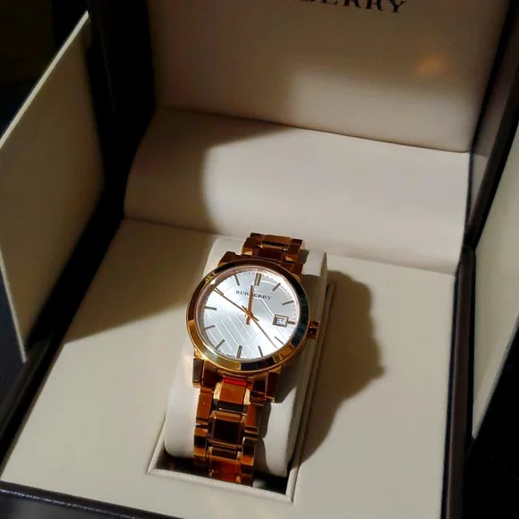 Burberrys Watch  BU9104 33mm Unisex Silver X Gold BURBERRY Watch Quartz Horse Logo Gold Silver White Dial  main image 3